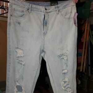 NWT Size 16 Women's Distressed Lightwash Jeans